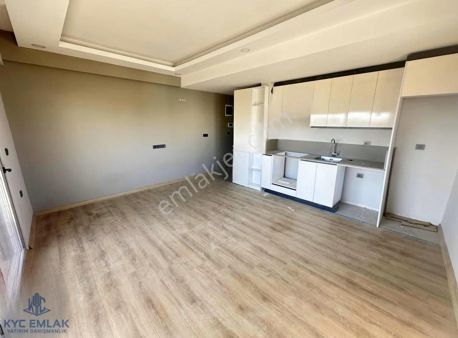 Kyc'den Antalya Aksu'da Satılık Lüks Ortak Havuzlu 2+1 Daire