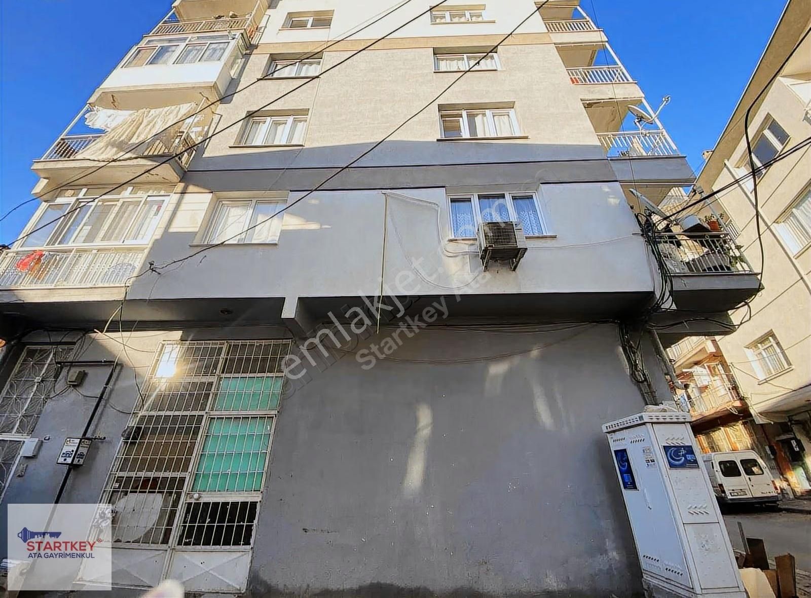 Bayraklı Yamanlar Mahallesi'nde 2+1 Satılık Daire