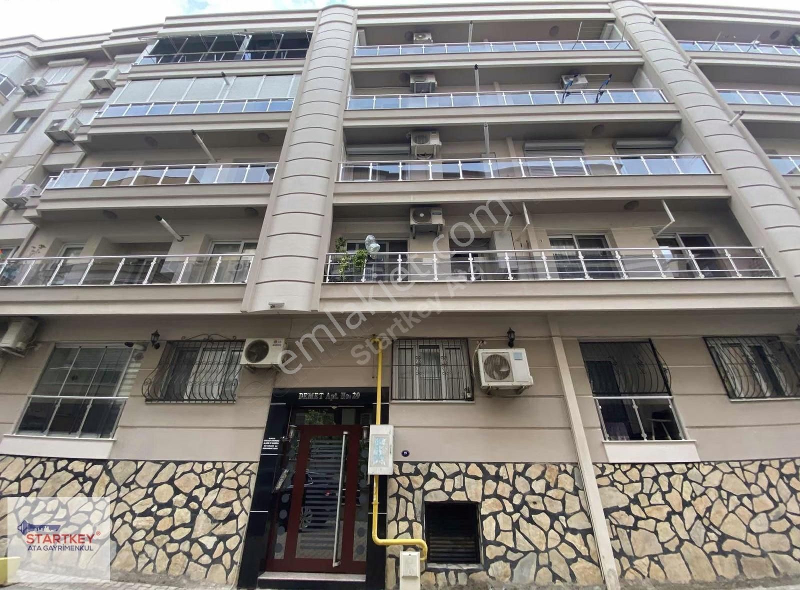 Karşıyaka Yalı Mahallesi'nde 3+1 Satılık Daire