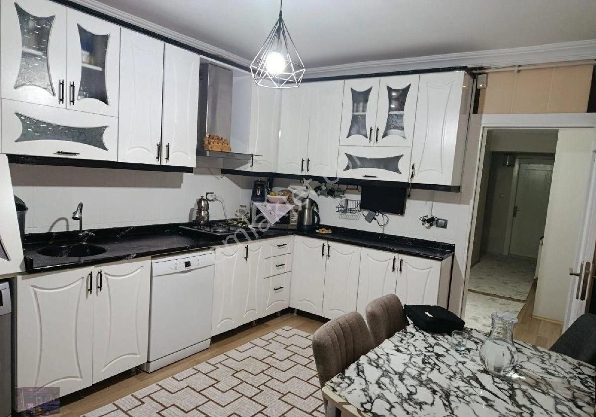 Şehitlik Mahallesinde Süper Konumda Satılık Daire - Görsel 8