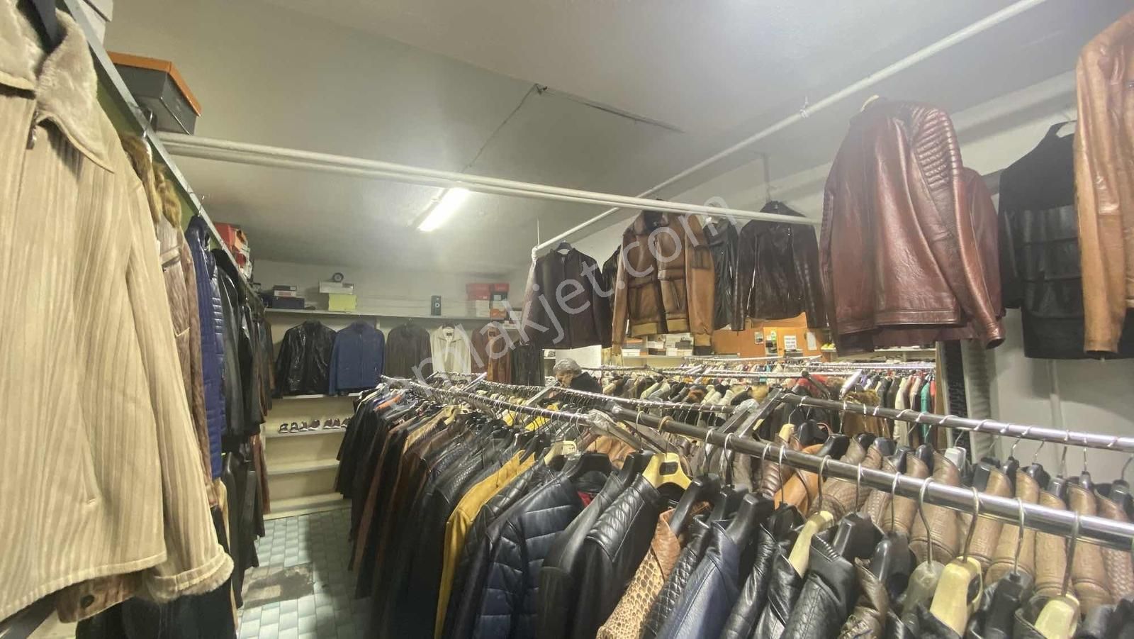 Yatırım Fırsatı Demirci İş Merkezinde 3 Katlı Satılık Dükkan - Görsel 2