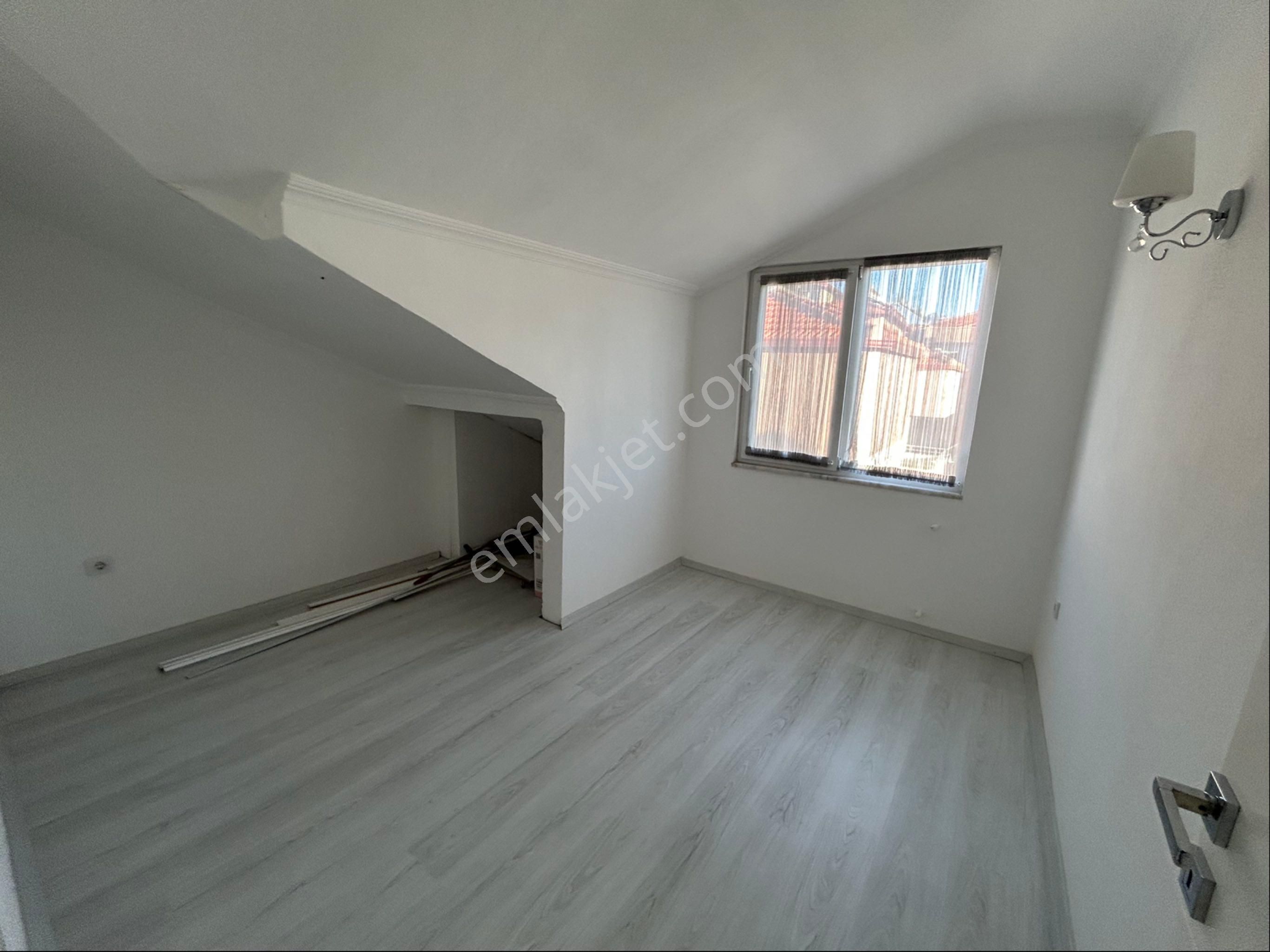 Gizemli Emlaktan Eşyalı Kiralık 2+1 Merkezde Daire - Görsel 11