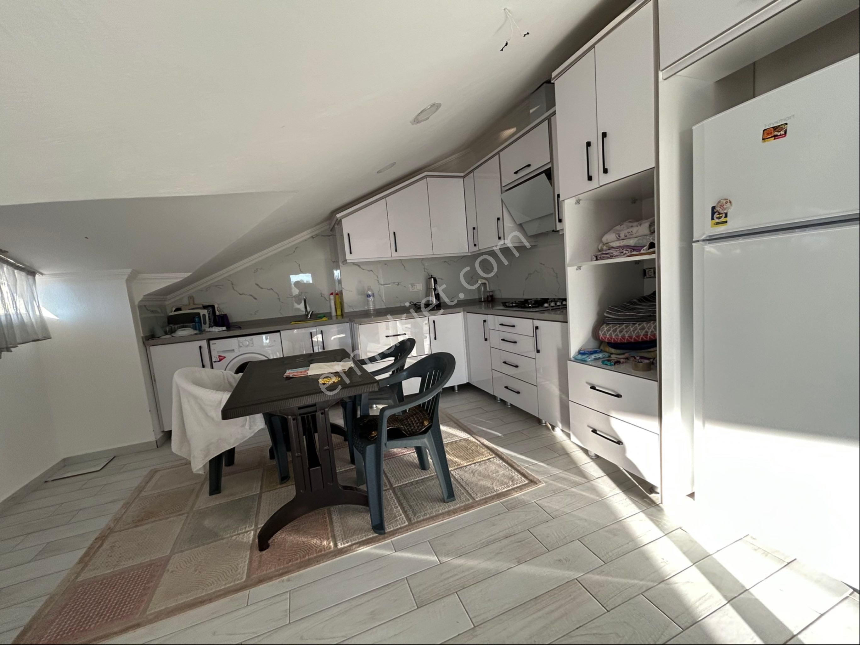 Gizemli Emlaktan Eşyalı Kiralık 2+1 Merkezde Daire - Görsel 6