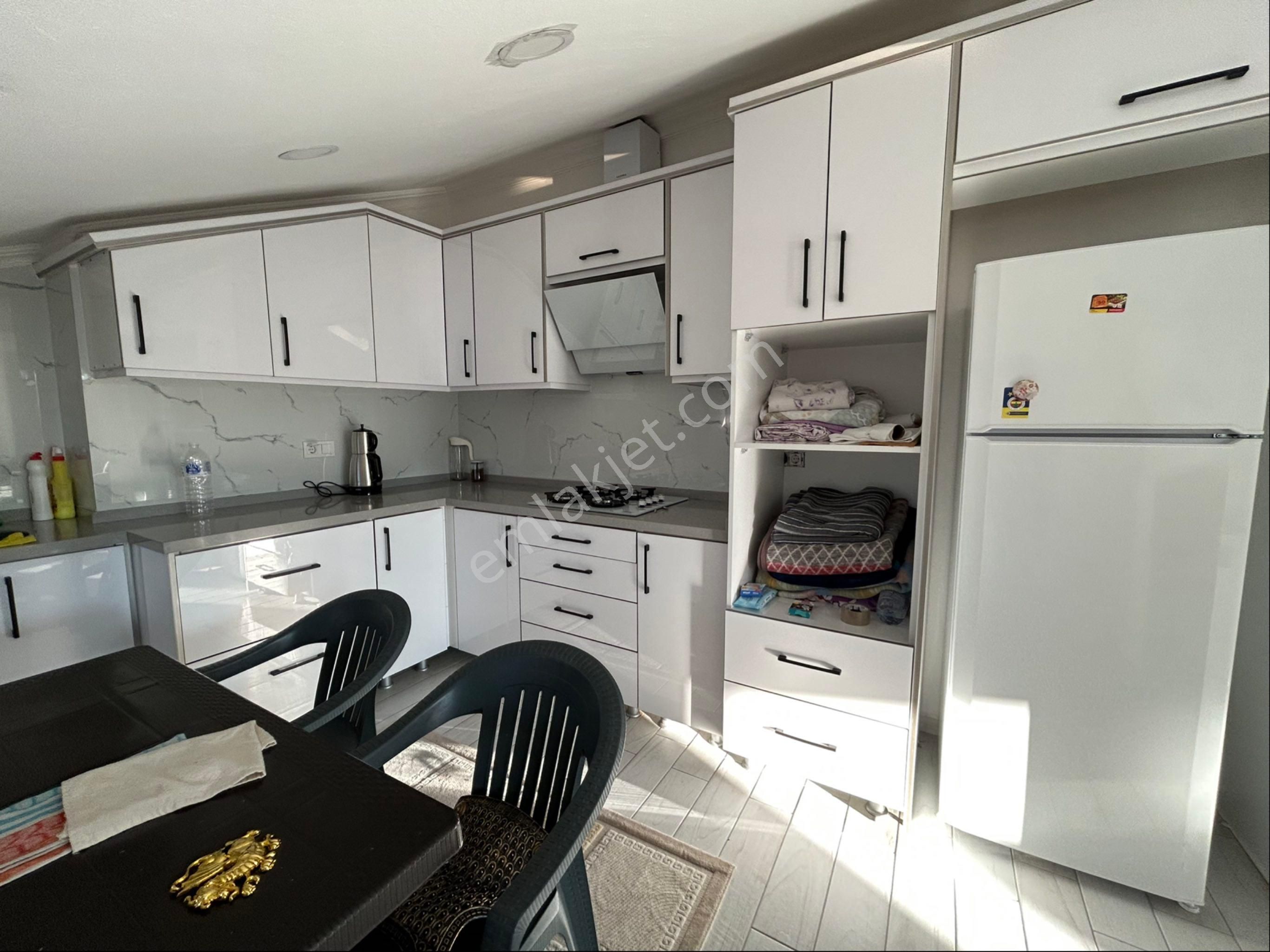 Gizemli Emlaktan Eşyalı Kiralık 2+1 Merkezde Daire - Görsel 4