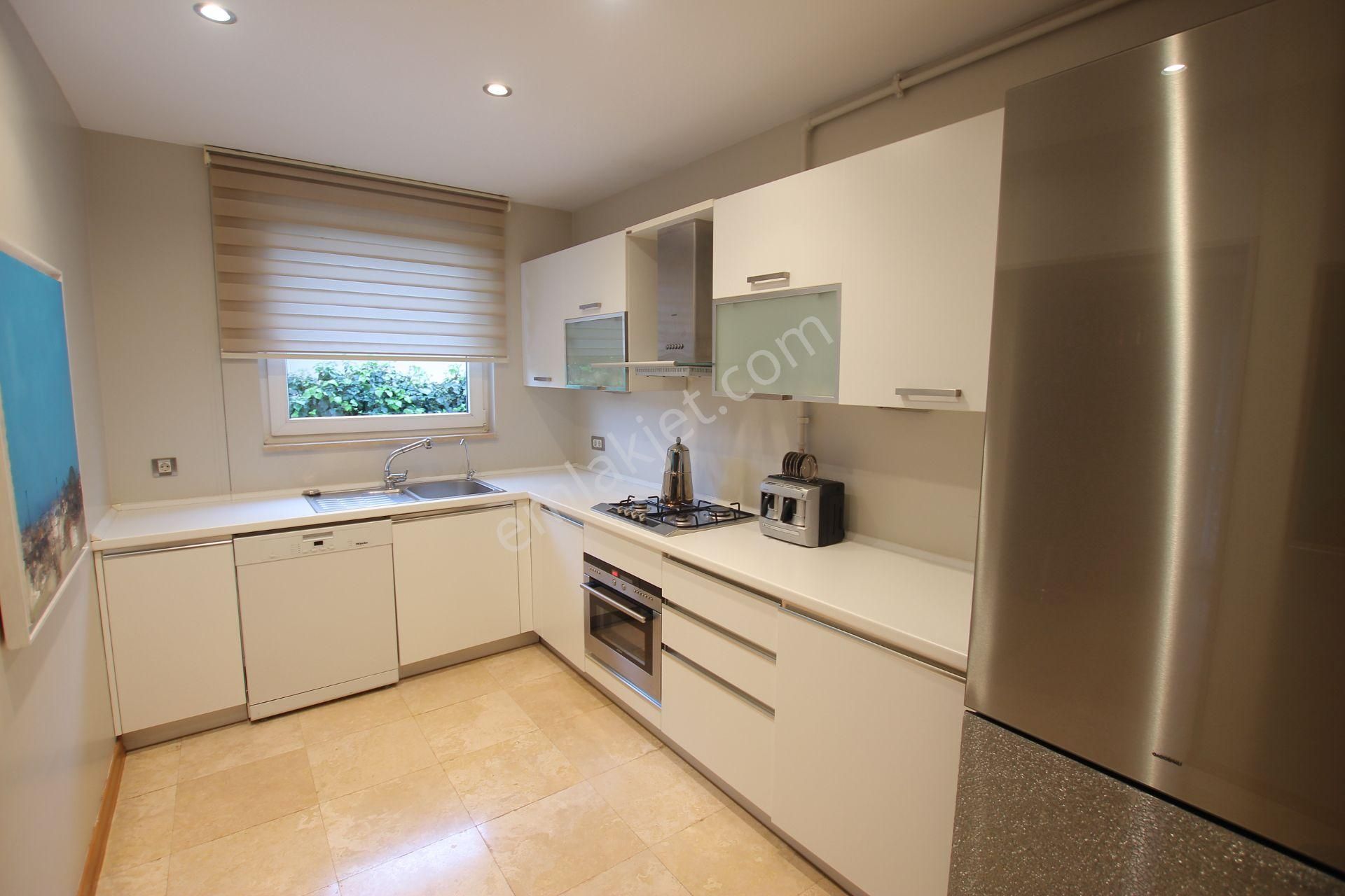 Acarkent'de İzole Ve Büyük Bahçeli, Yeni Dekorasyonlu Cazip Müstakil Villa - Görsel 2