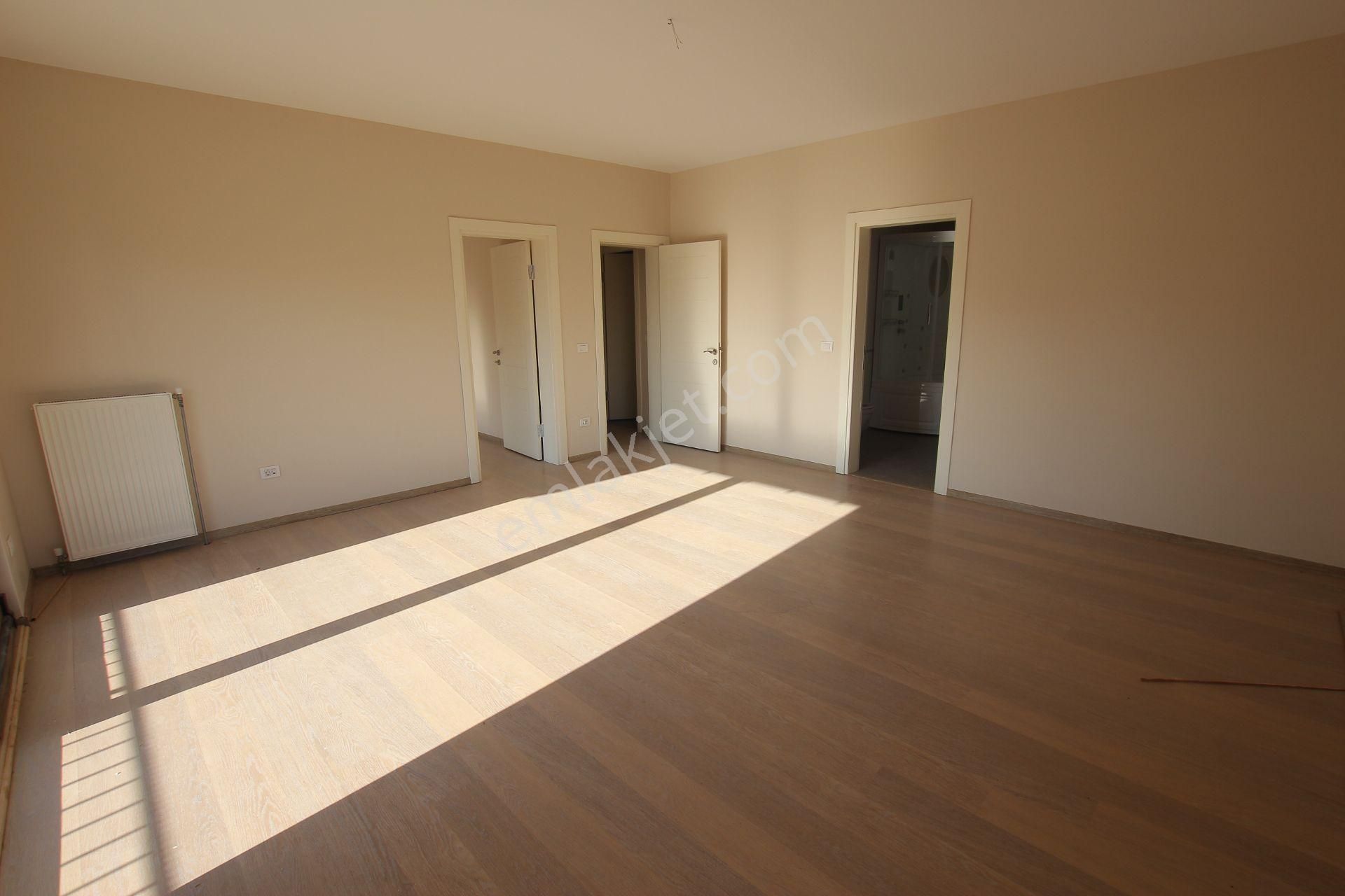 Acarkent'de İzole Ve Büyük Bahçeli, Yeni Dekorasyonlu Cazip Müstakil Villa - Görsel 4