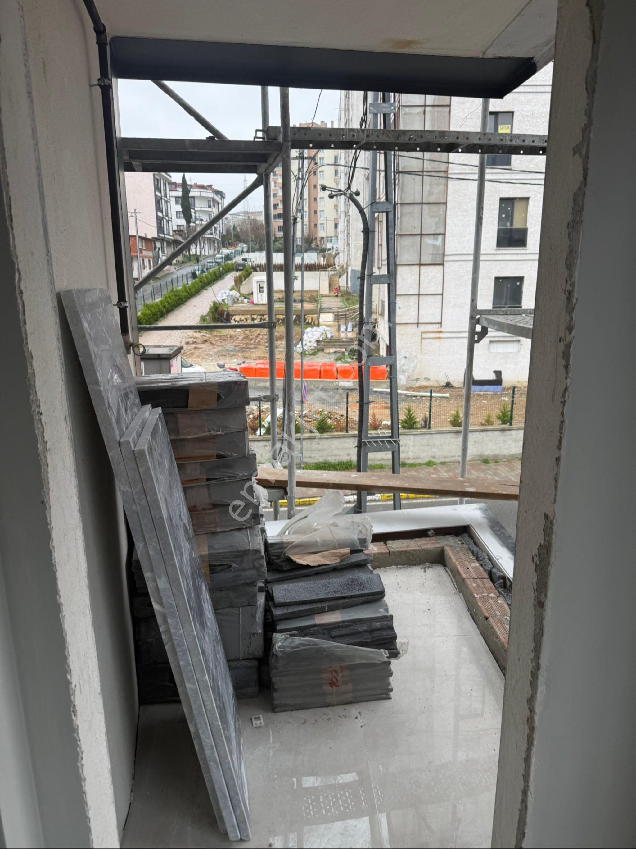 Halkalı Merkez Mah. Tüm Odaları Güneş Gören 2+1 Balkonlu Daire - Görsel 4