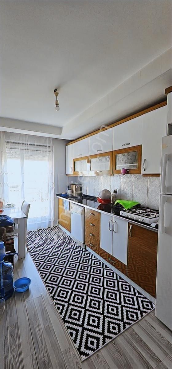 Ahatlı Da Toplu Ulaşıma Yakın 1. Katta 2+1 Ayrı Mutfaklı Eşyalı