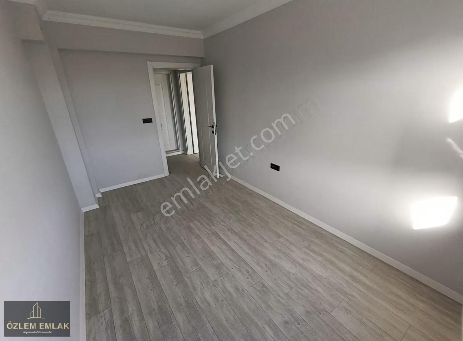 Değerlenen Bölge Yenimahallede Lüx 1+1 Satılık Daire - Görsel 5