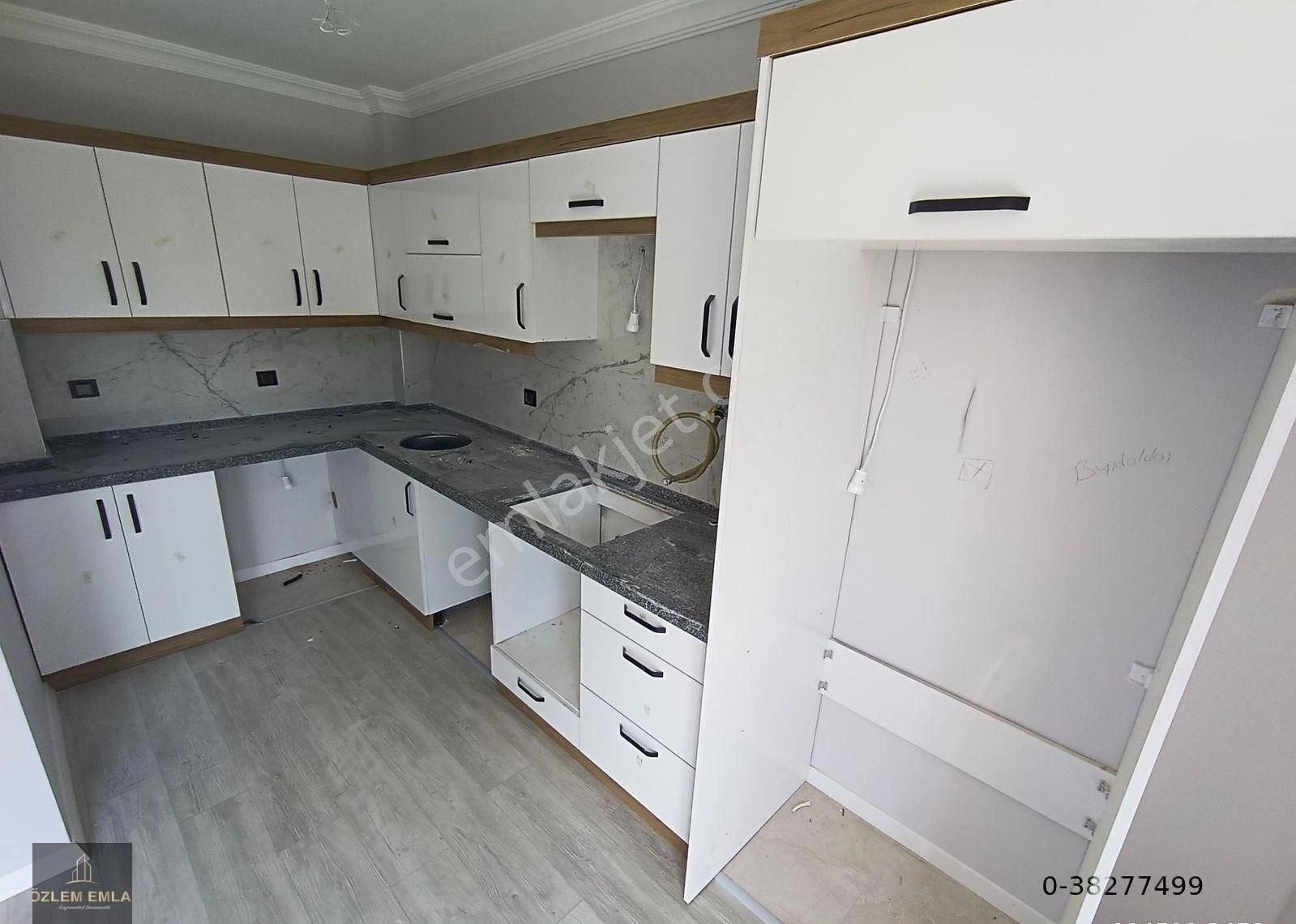 Bandırma Özlem Gayrimenkulden Yenimahallede 2+0 Kiralık Daire