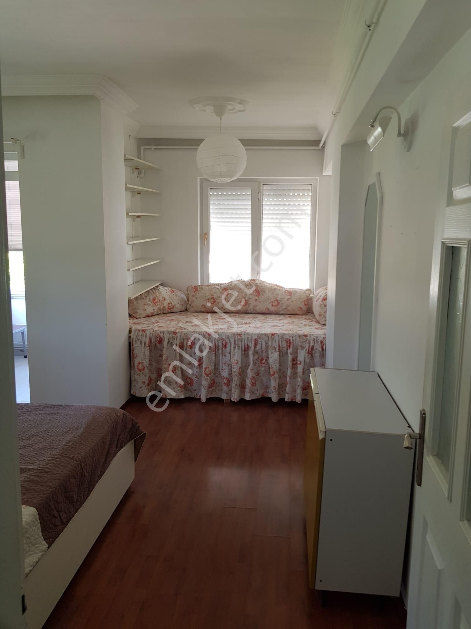 Çağlayan,da 2 +1 Kombili Klimalı Ara Kat Kullanışlı Daire