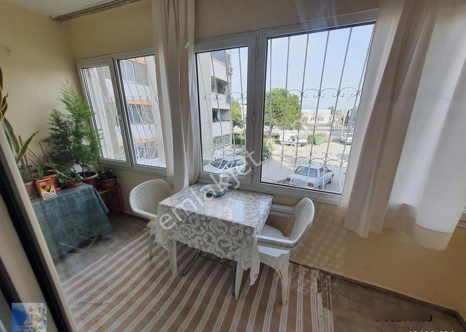 Gaziemir Emlak Konutlarında Ara Kat Bakımlı Satılık 3+1 Daire