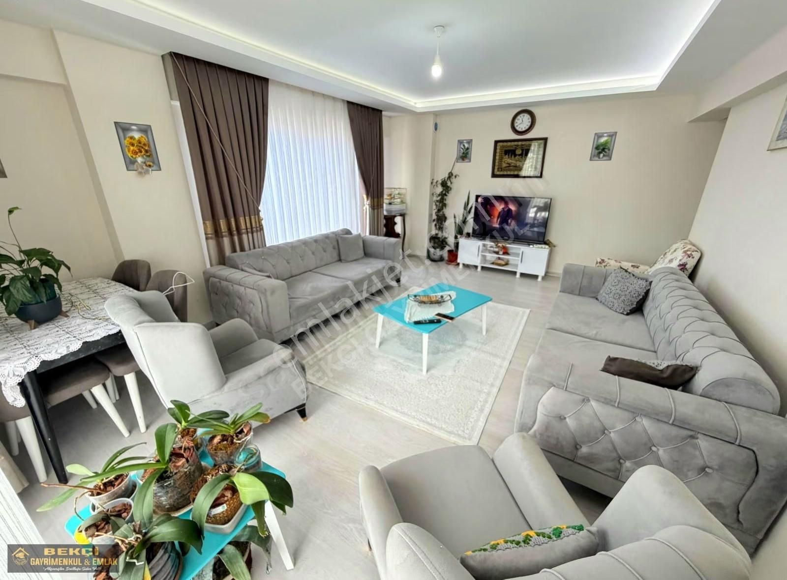 Gölbucağında 3+1 Müstakil Garajlı Ebeveyn Banyolu 2 Yaşında