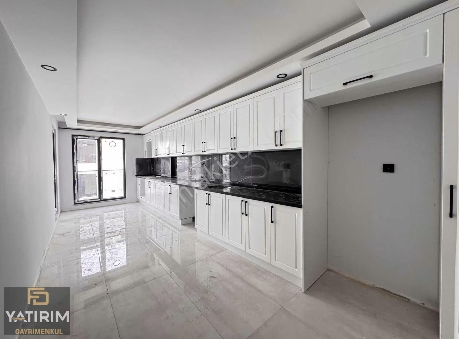 Bayramoğlu Merkezde Deniz Manzaralı 4+1 200 M2 Asansörlü Dubleks