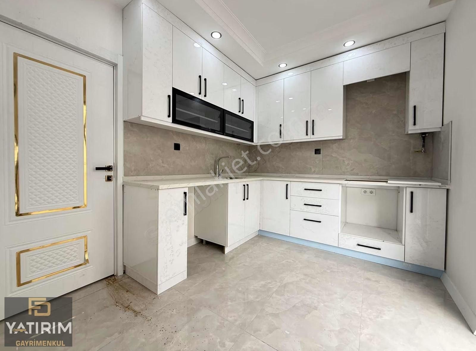 Atatürk Cad.üstü 2+1 Asansörlü Lüks Ara Kat - Görsel 2