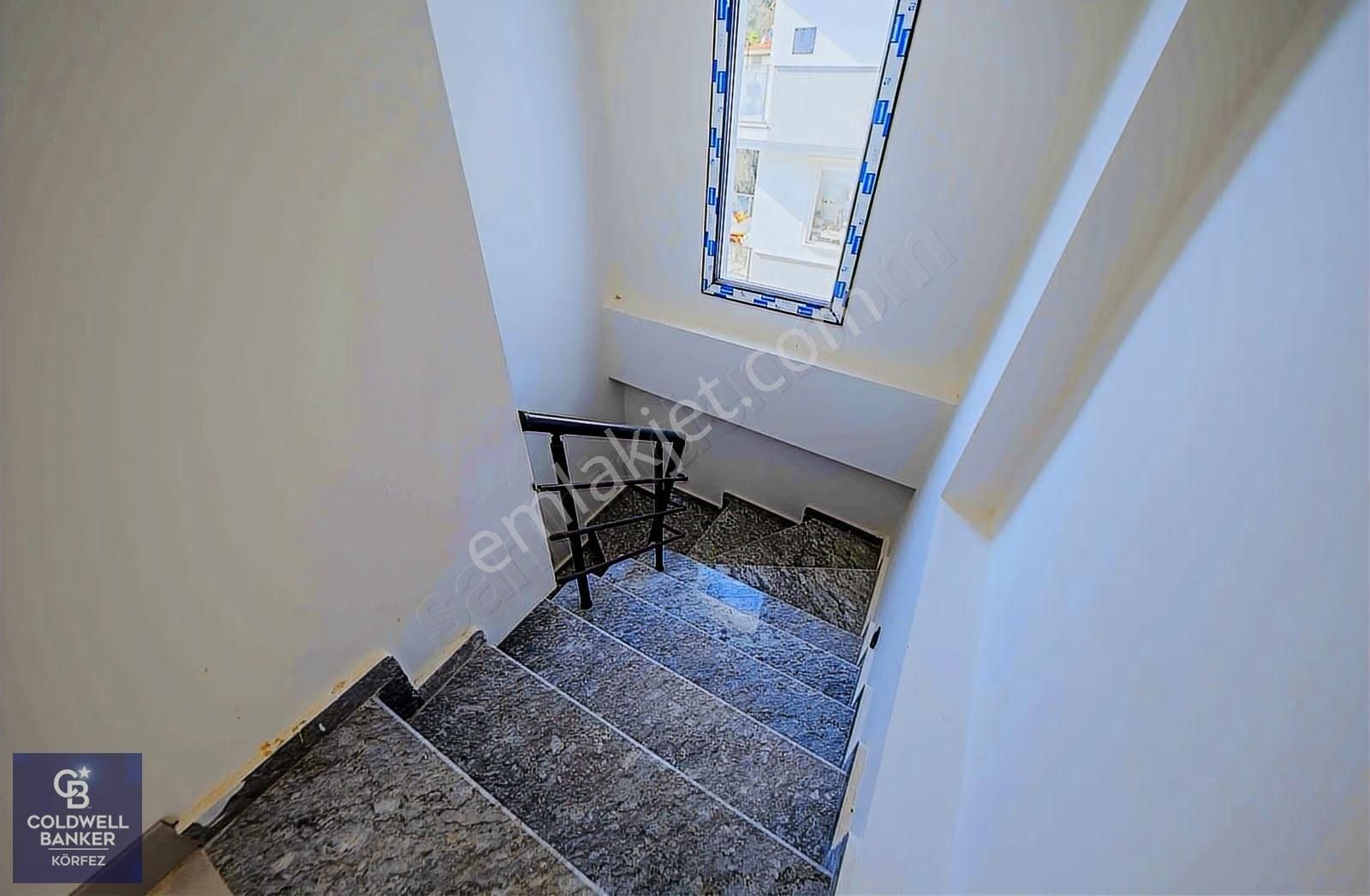 Altınoluk'ta Panoramik Deniz Manzaralı 2+1 Daire - Görsel 9