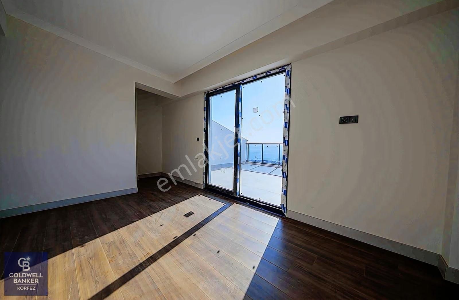 Altınoluk'ta Panoramik Deniz Manzaralı 2+1 Daire - Görsel 15