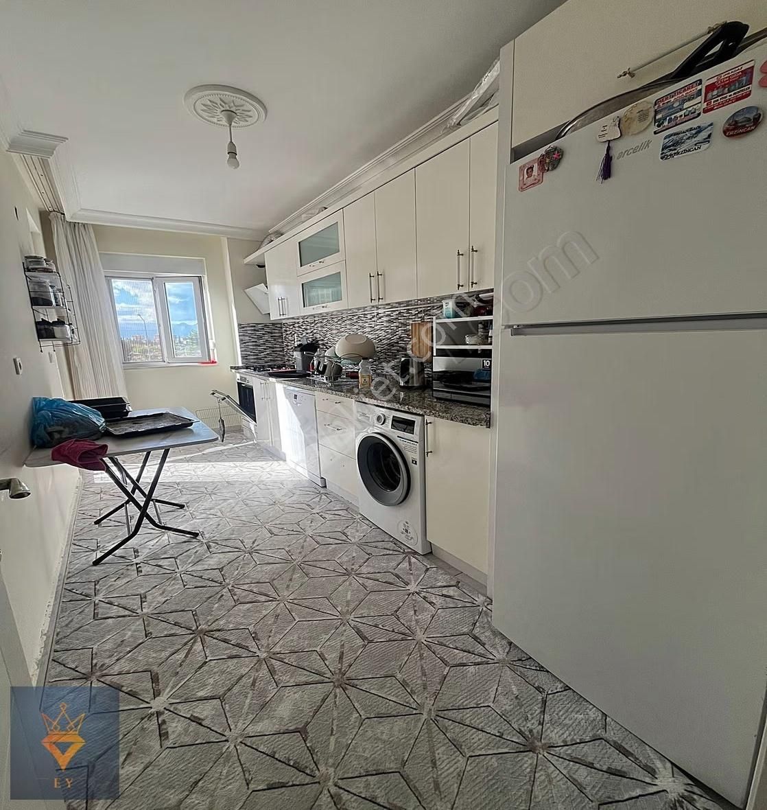 Cadde Üstü Katta Asansörlü 3+1