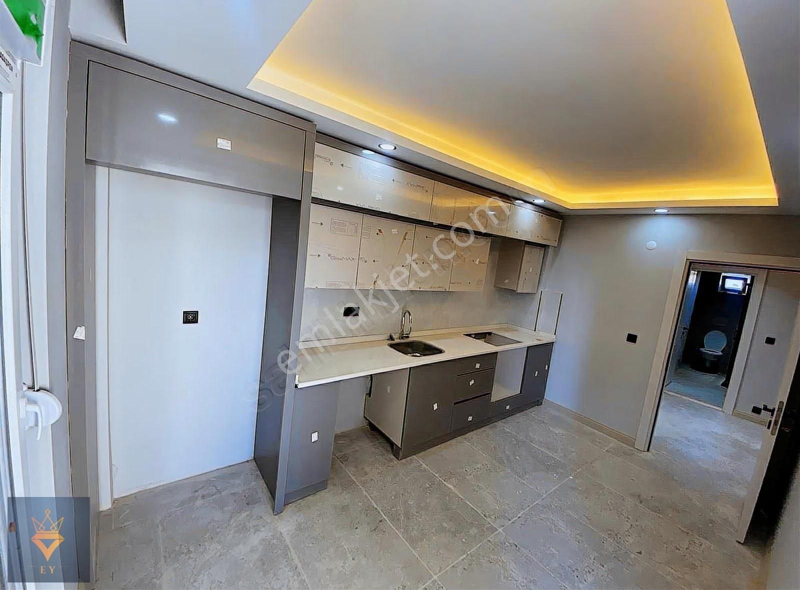 Varsak Karşıyaka'da Ebevn Banyolu Giyinme Odalı 2+1 Geniş Daire