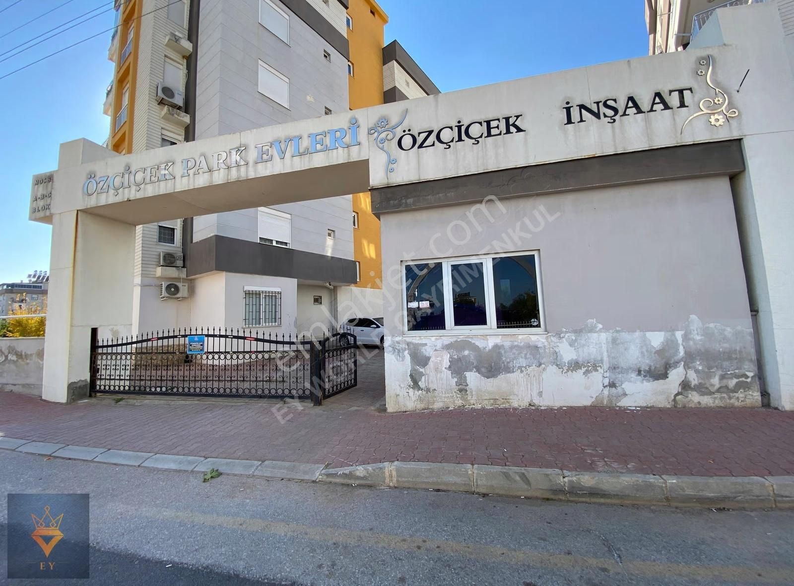 Muammer Aksoy Caddesi Üzeri Site İçersinde 2+1 Full Kredi