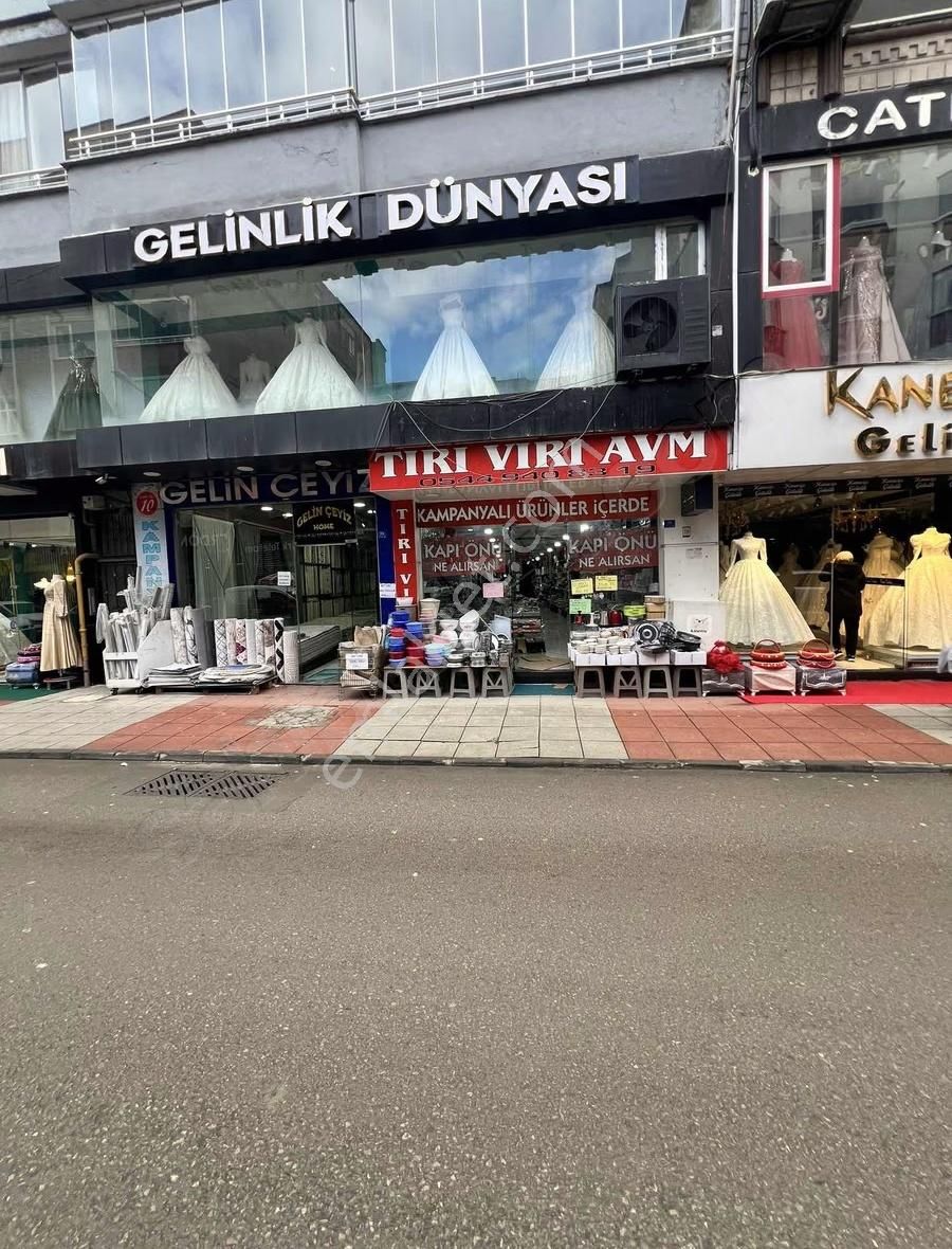 Altıkat Emlaktan Satılık Dükkan Yunusemre Caddesinde