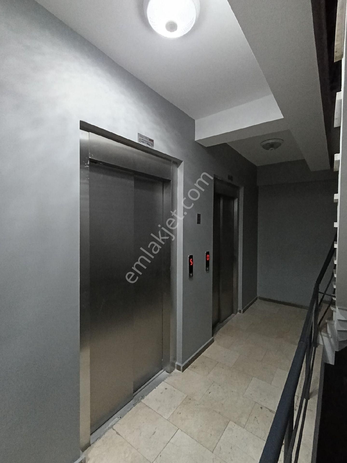 Küçükçekmece Cennet Mah. Satılık Ön Cephe 2+1 Arakat - Görsel 8