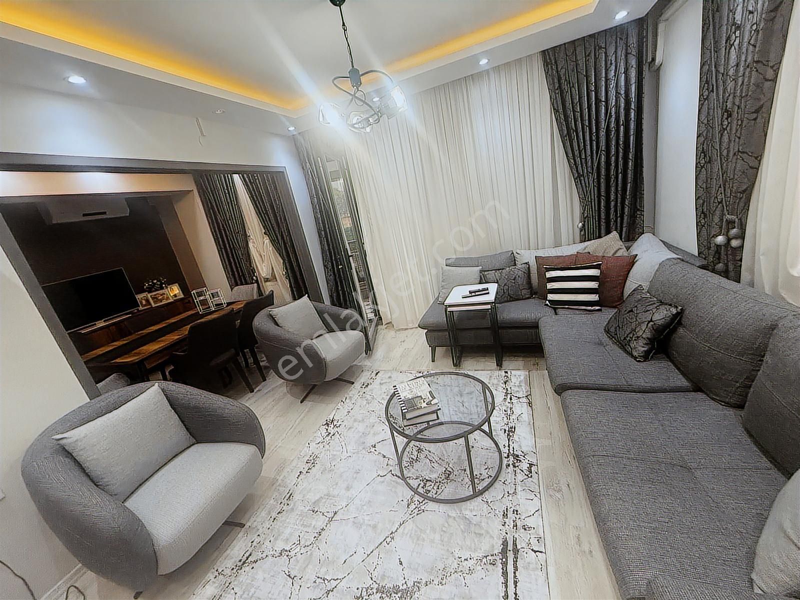 İslamsaray Mah.'de Cadde Cepheli, Bahçeli & Otoparklı 2+1 Daire