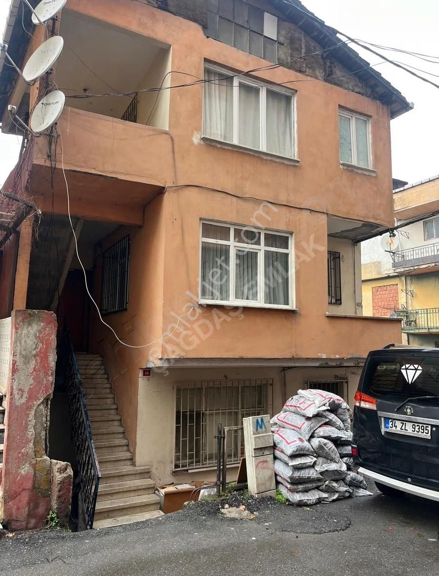 Ataşehir Yenisahra Mah E.5 Yürüme Mesafede Sobalı 2+1 Bahçe Katı