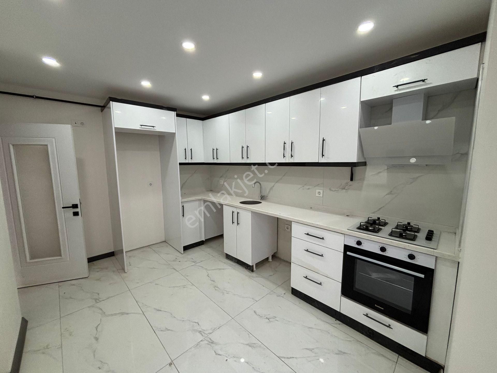 **eryıldız İnşaat'tan**merkezi Konumda İskanlı K.otoparklı 2+1**4.kat Güney Cephe - Görsel 2