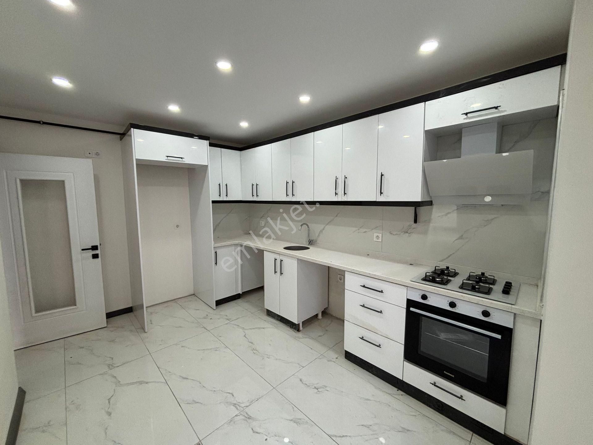 **eryıldız İnşaat'tan**merkezi Konumda İskanlı K.otoparklı 2+1**4.kat Güney Cephe