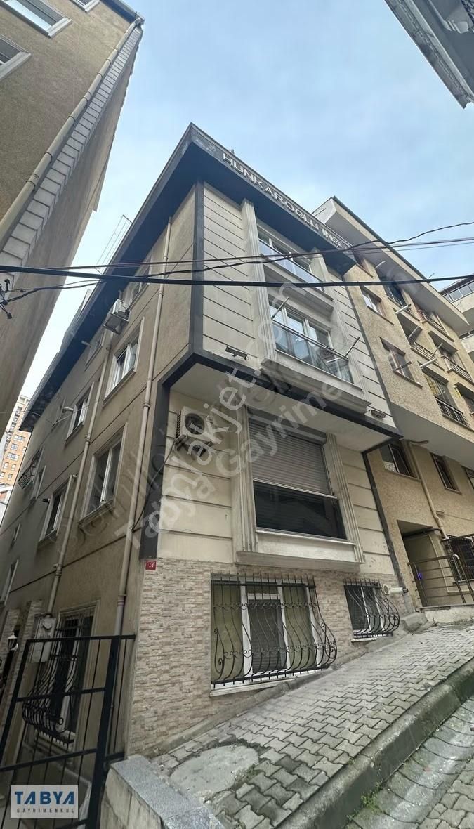 Cadde Üzerinde Satılık Geniş 3+2 Dubleks