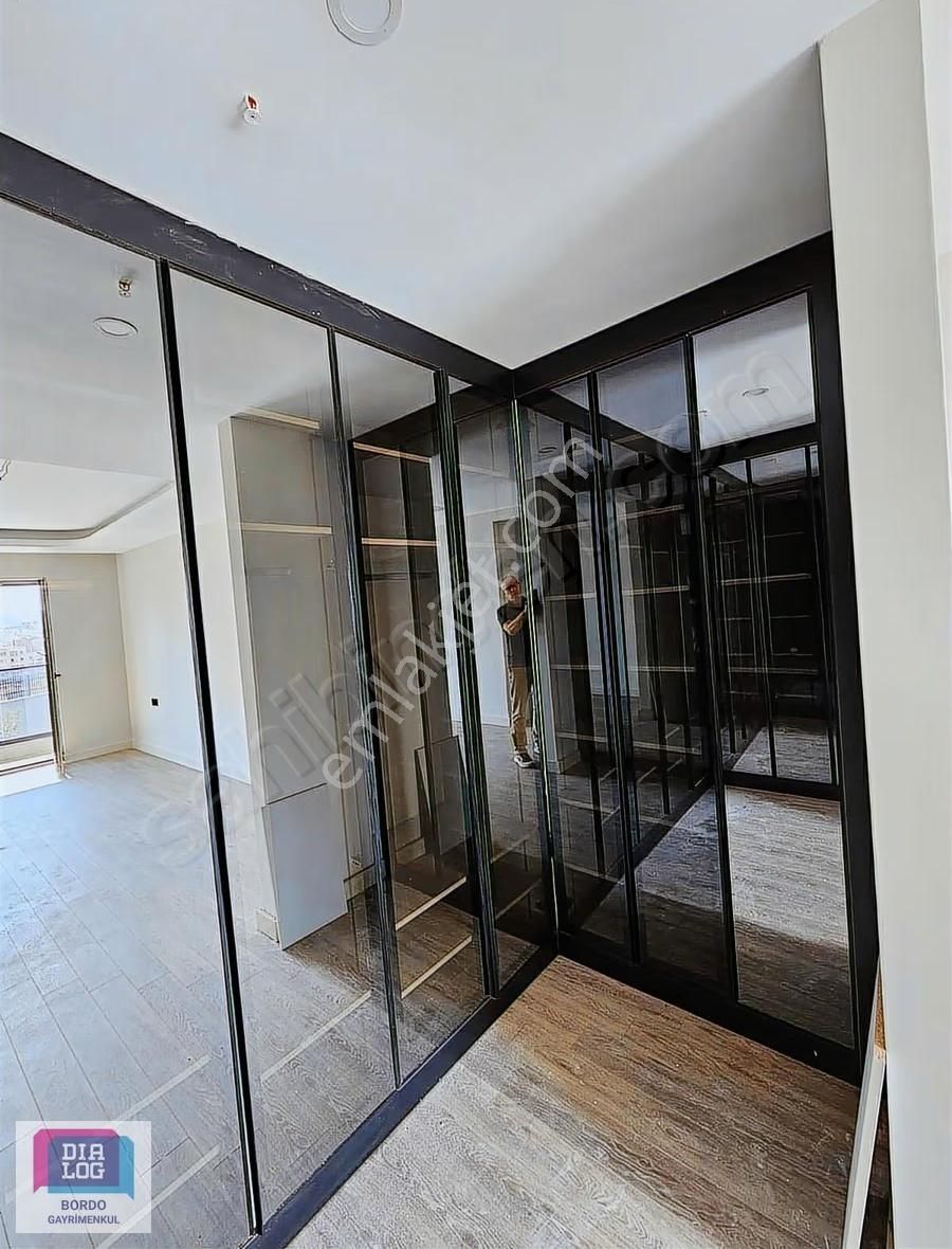 Acil! Bordo Modern Sitesi Lüks 4+1 Satılık Daire - Görsel 2