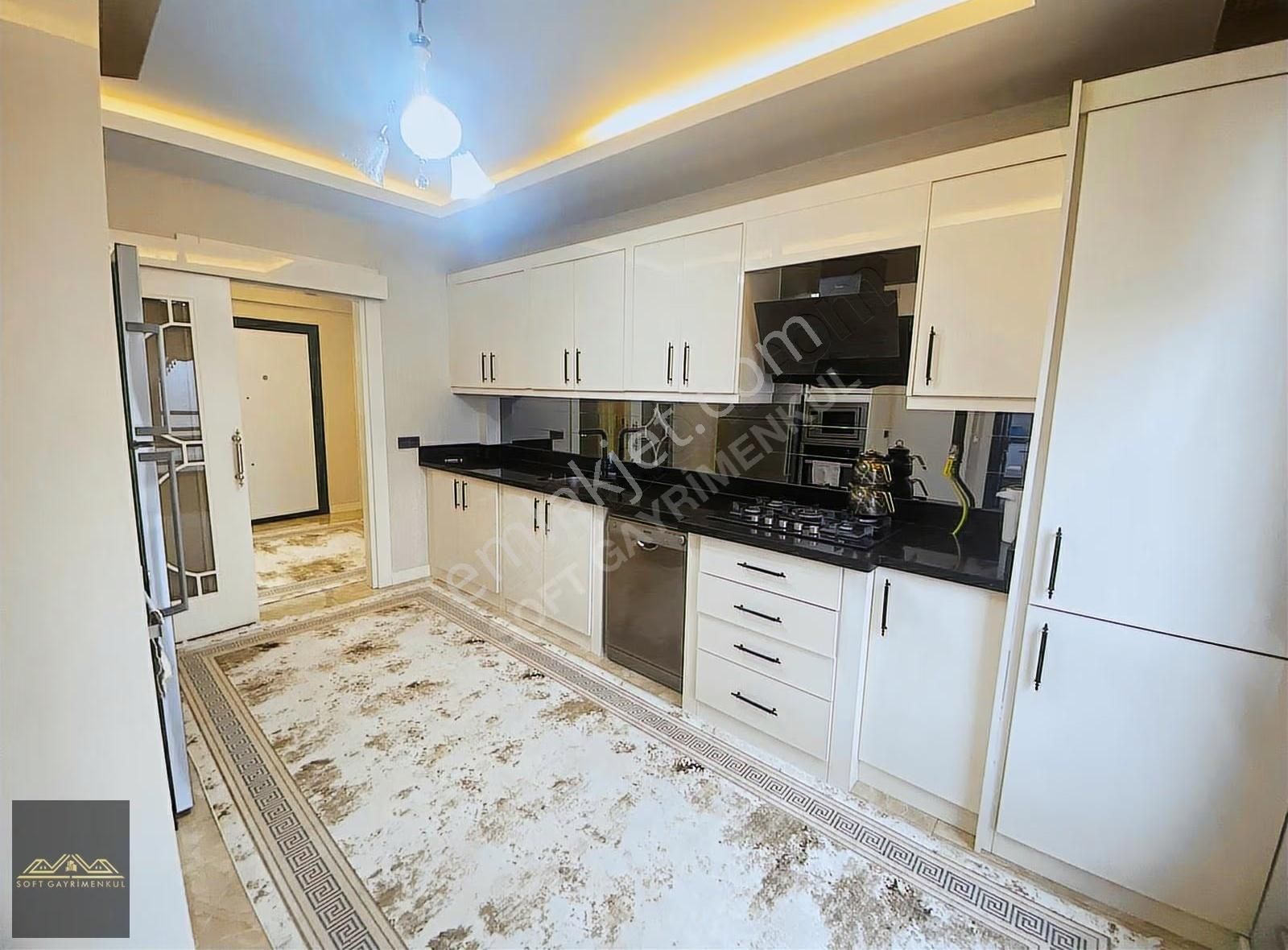 Karacaahmet 1 De Cadde Üzeri Giyinme Odalı Masrafsız 3+1