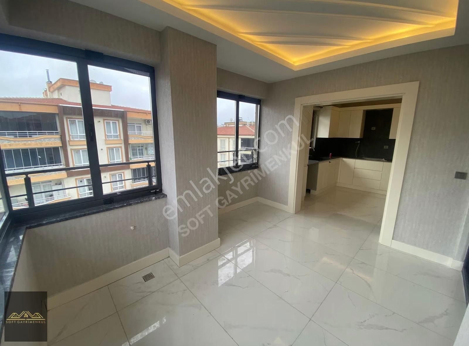 Soft'tan Karacaahmet'te Ultra Lüks Masrafsız Cadde Üstü 2.5+1