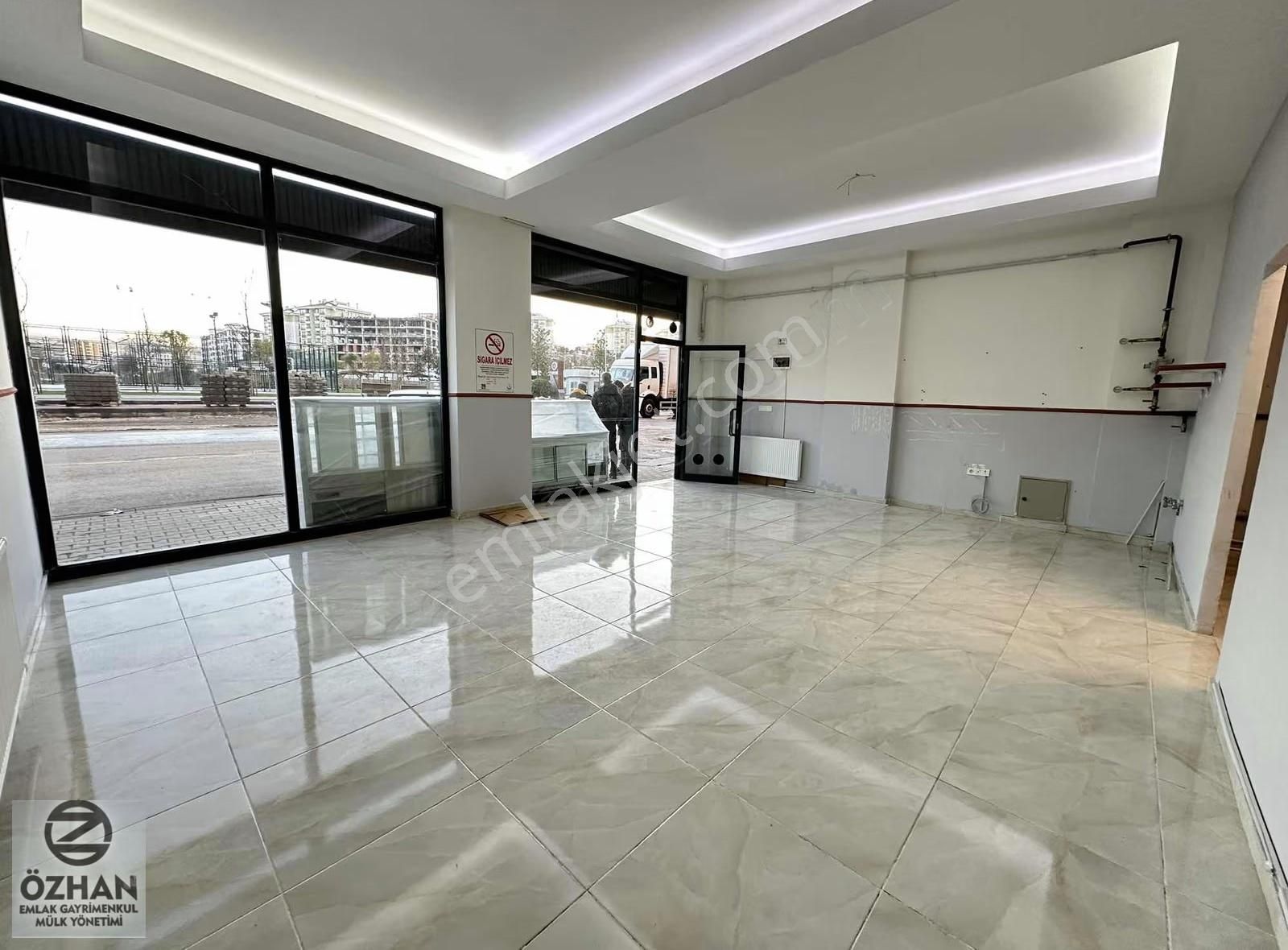 Özhan Emlaktan Balkan Mh'de İşlek Cad.üzeri Kiralık Dükkan