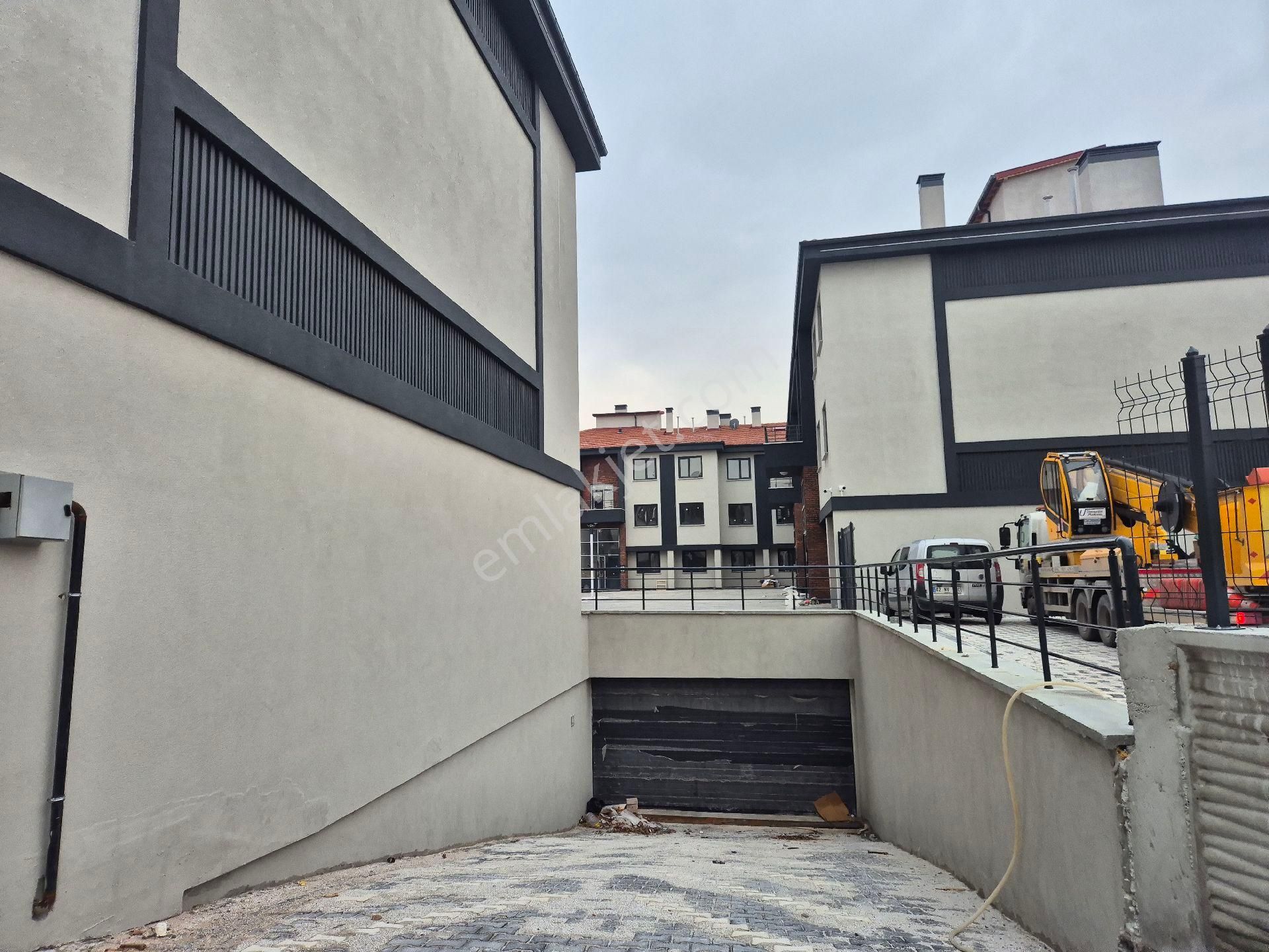 Orhan Gazi Den2+1 Sıfır Eminevim Fuzulevime Krediye Uygun Kapalı Otoparklı Site İçi Daireler - Görsel 4