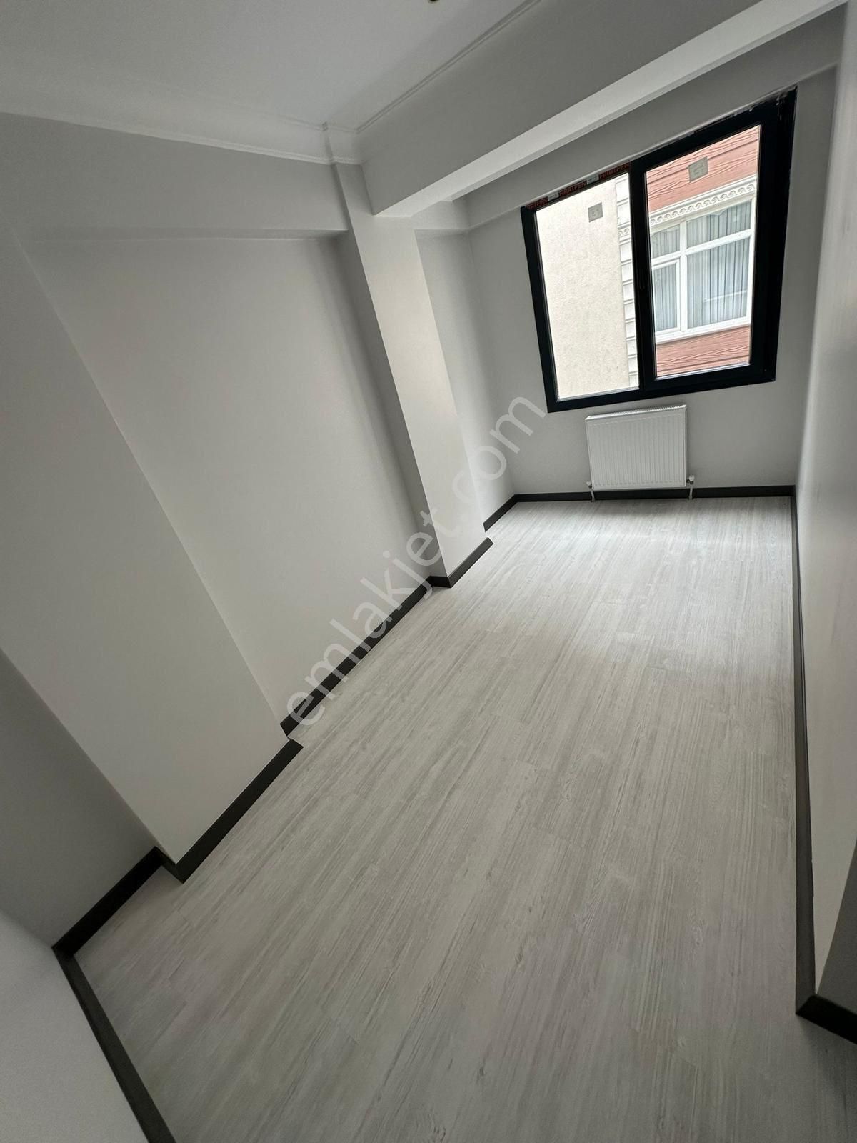 Halkalı Fatih Caddesi’nde 2+1 Balkonlu Ferah Daire - Görsel 17