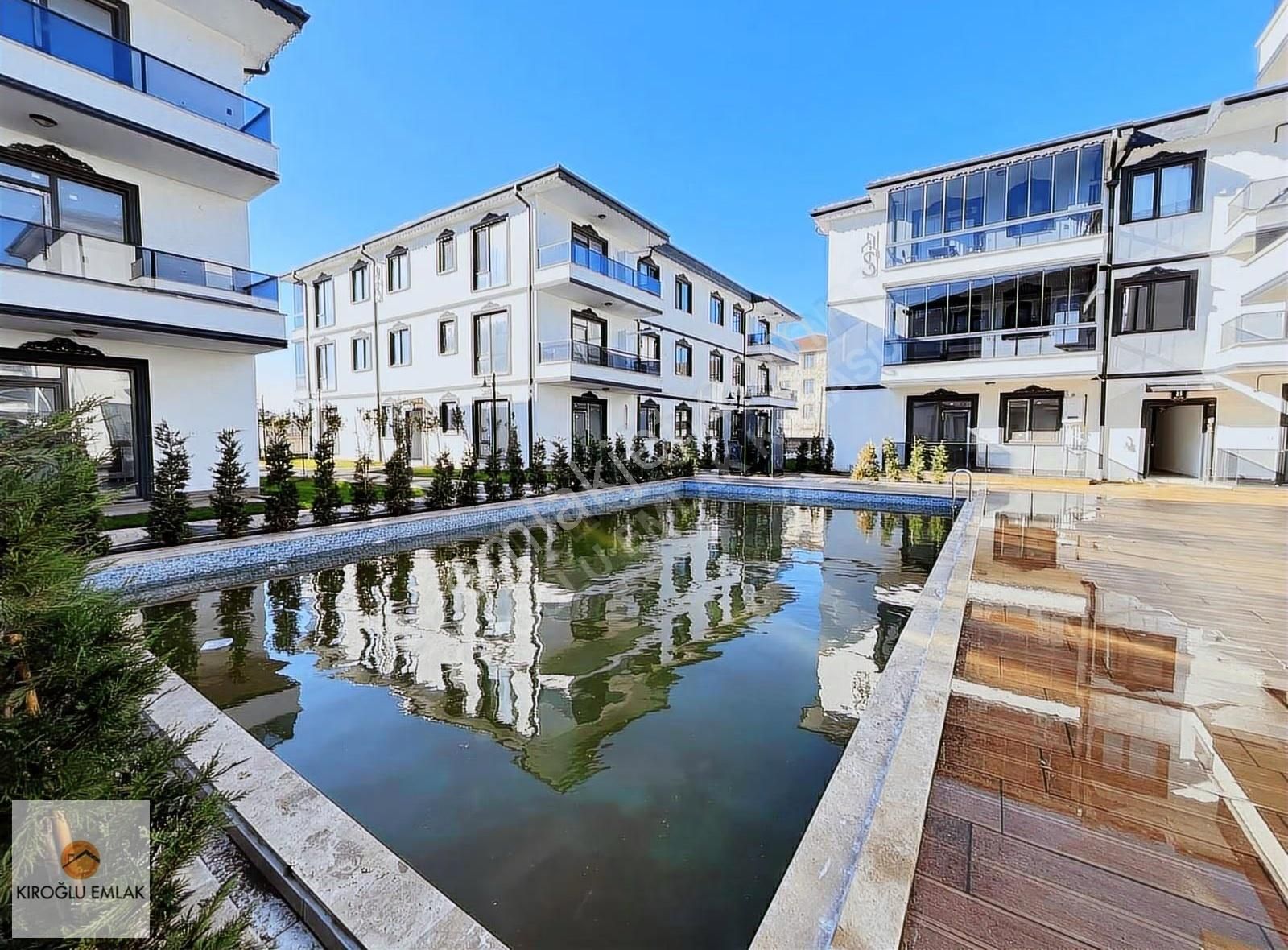 Lüks Yaşam!!! Modern~havuzlu~güvenlikli Site İçinde Sıfır 1+1