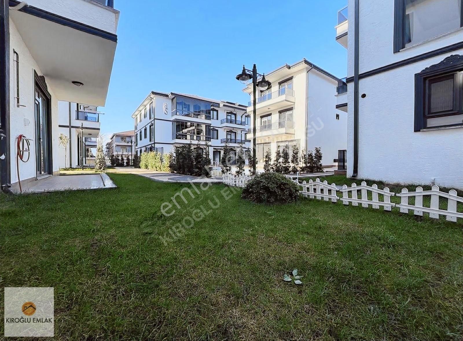 Lüks Yaşam!!! Modern~havuzlu~güvenlikli Site İçinde Sıfır 1+1 - Görsel 32