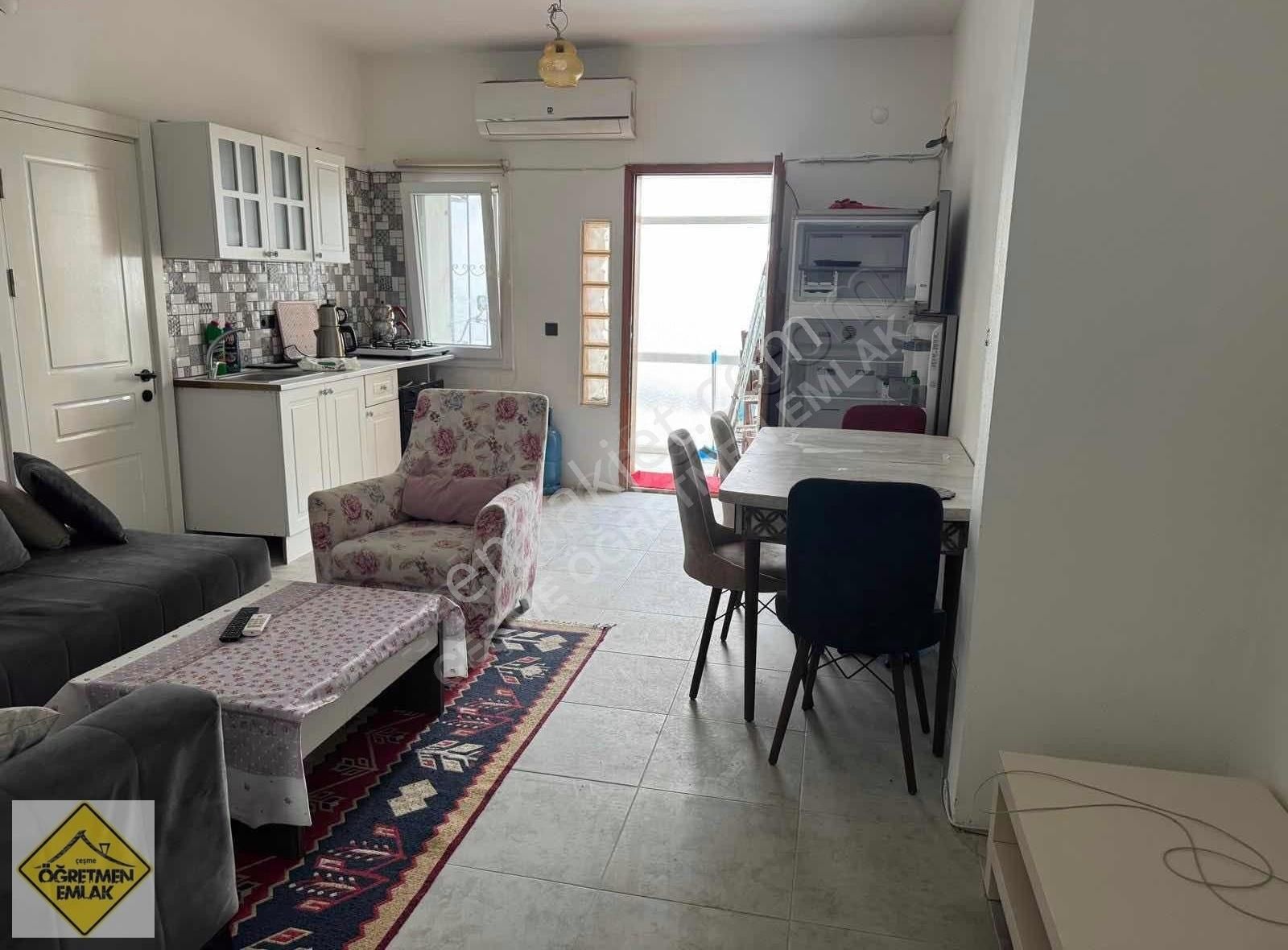 Çeşme Merkezde Çarşı İçiden Giriş Katı Düz Ayak 1+1 Daire - Görsel 7