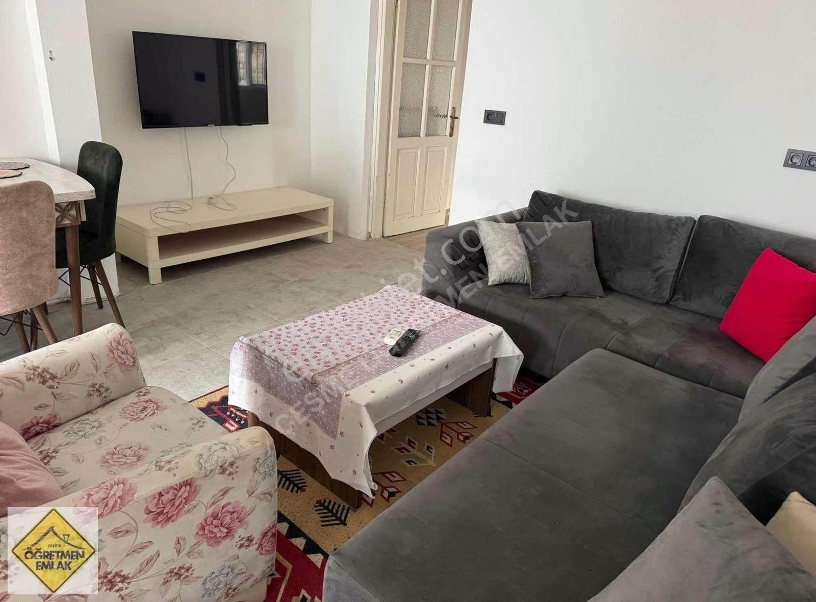 Çeşme Merkezde Çarşı İçiden Giriş Katı Düz Ayak 1+1 Daire - Görsel 5