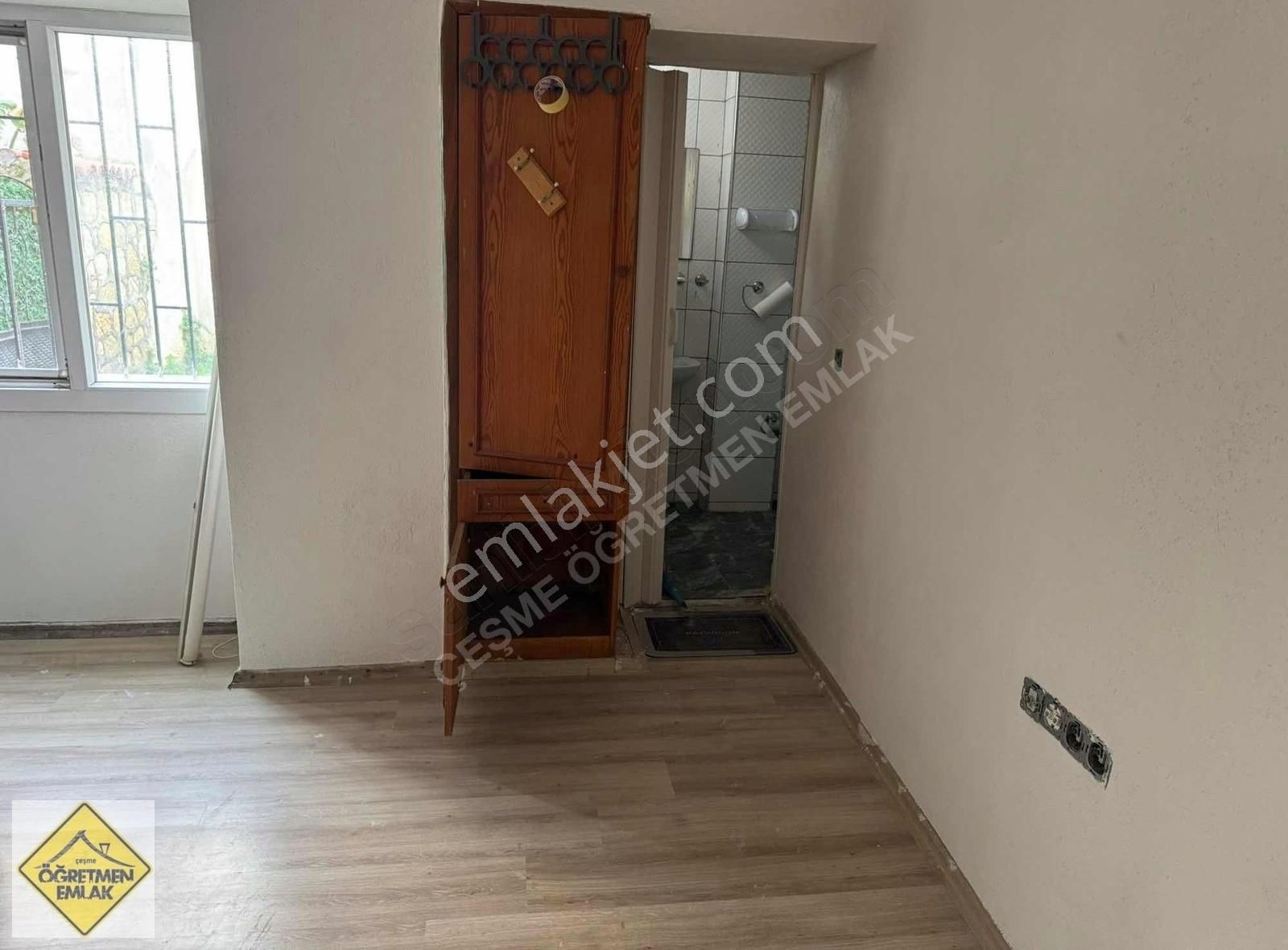 Çeşme Merkezde Çarşı İçiden Giriş Katı Düz Ayak 1+1 Daire - Görsel 2