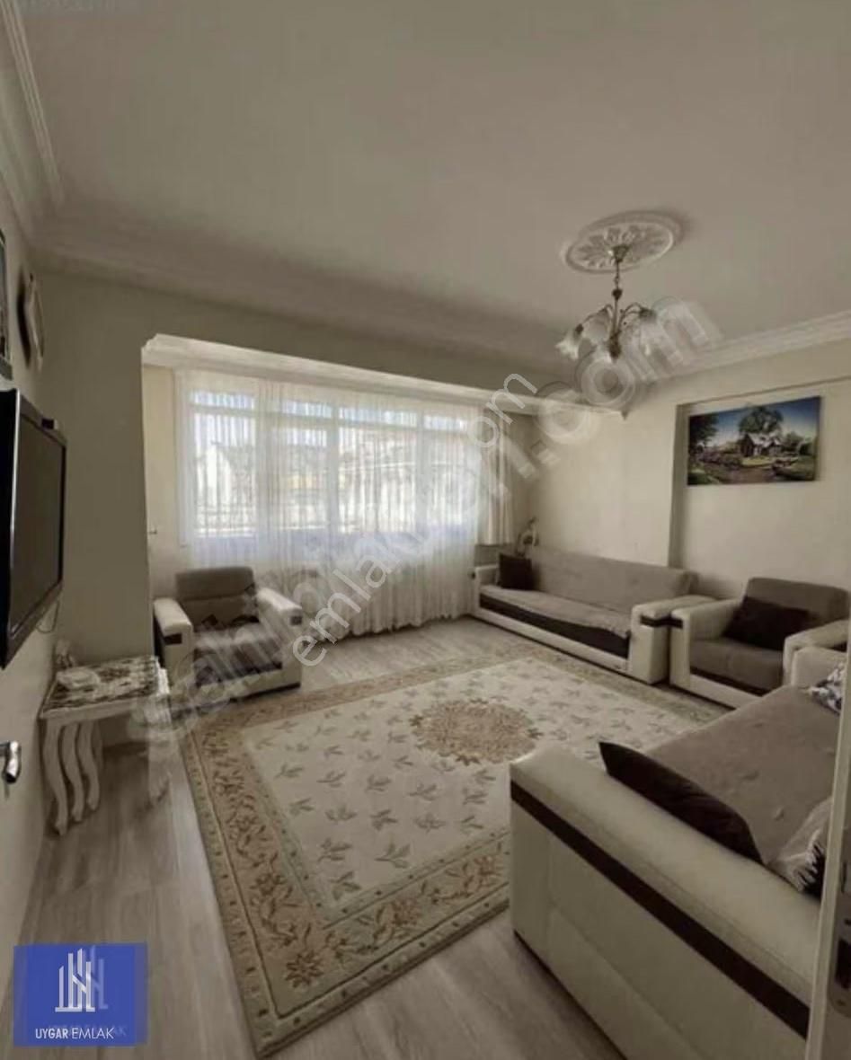 Uygar Emlaktan Bahcelievlerde 2+1 Geniş Daire