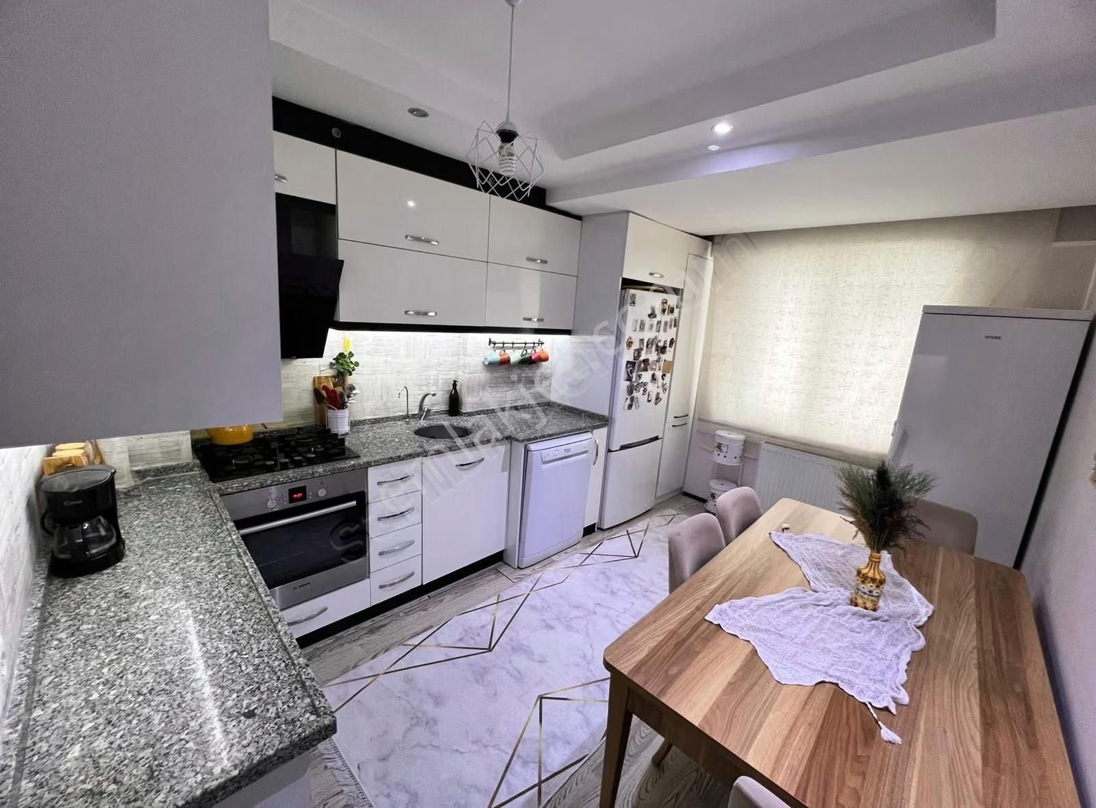 Şehrin Göbeğinde Çınara Yürüme Mesafesinde Satılık Fırsat Daire - Görsel 4