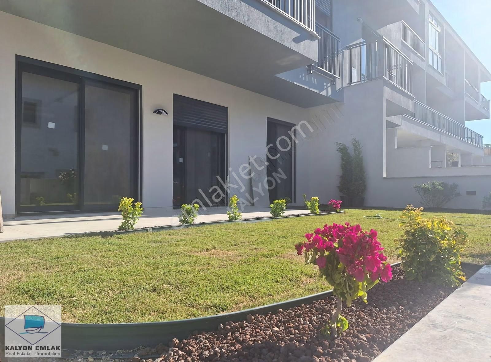 Çeşme Dalyan Da Yerden Isıtmalı, Bahçeli 2+1 Satılık Yeni Daire