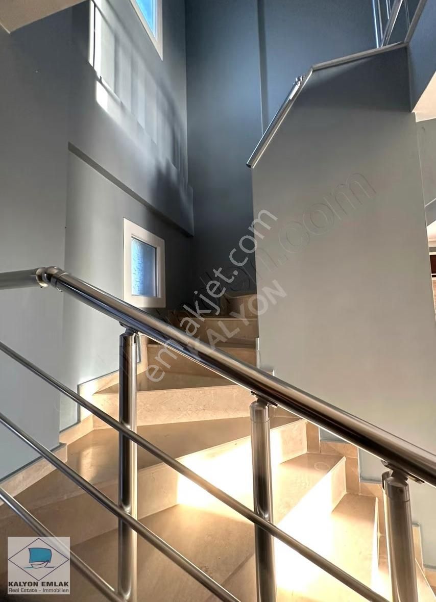 Çeşme Çiftlikköy De Satılık Deniz Manzaralı Havuzlu Villa - Görsel 2