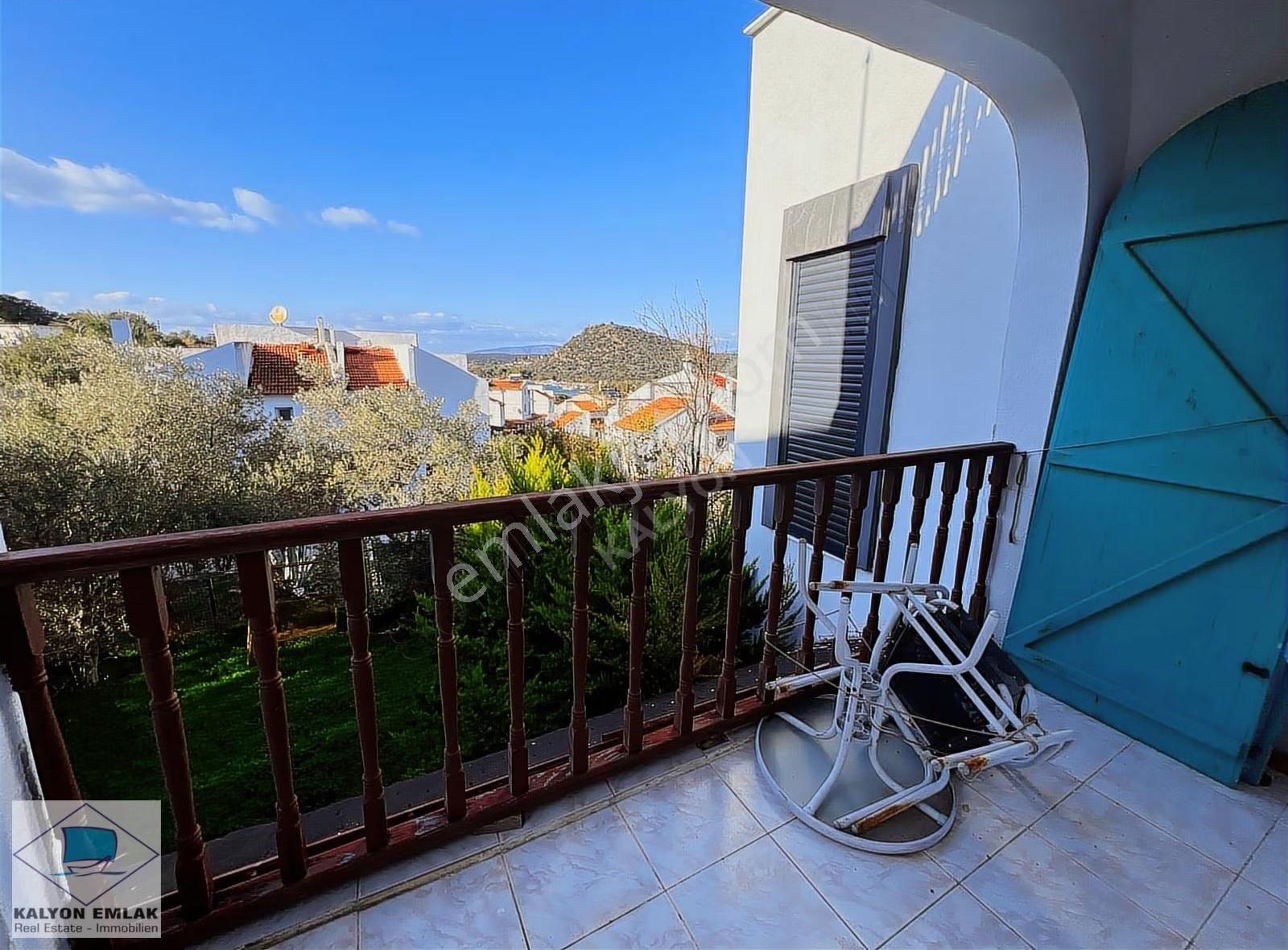 Ildırı Körfez Sitesi'nde Panoramik Deniz Manzaralı Triplex Villa - Görsel 3