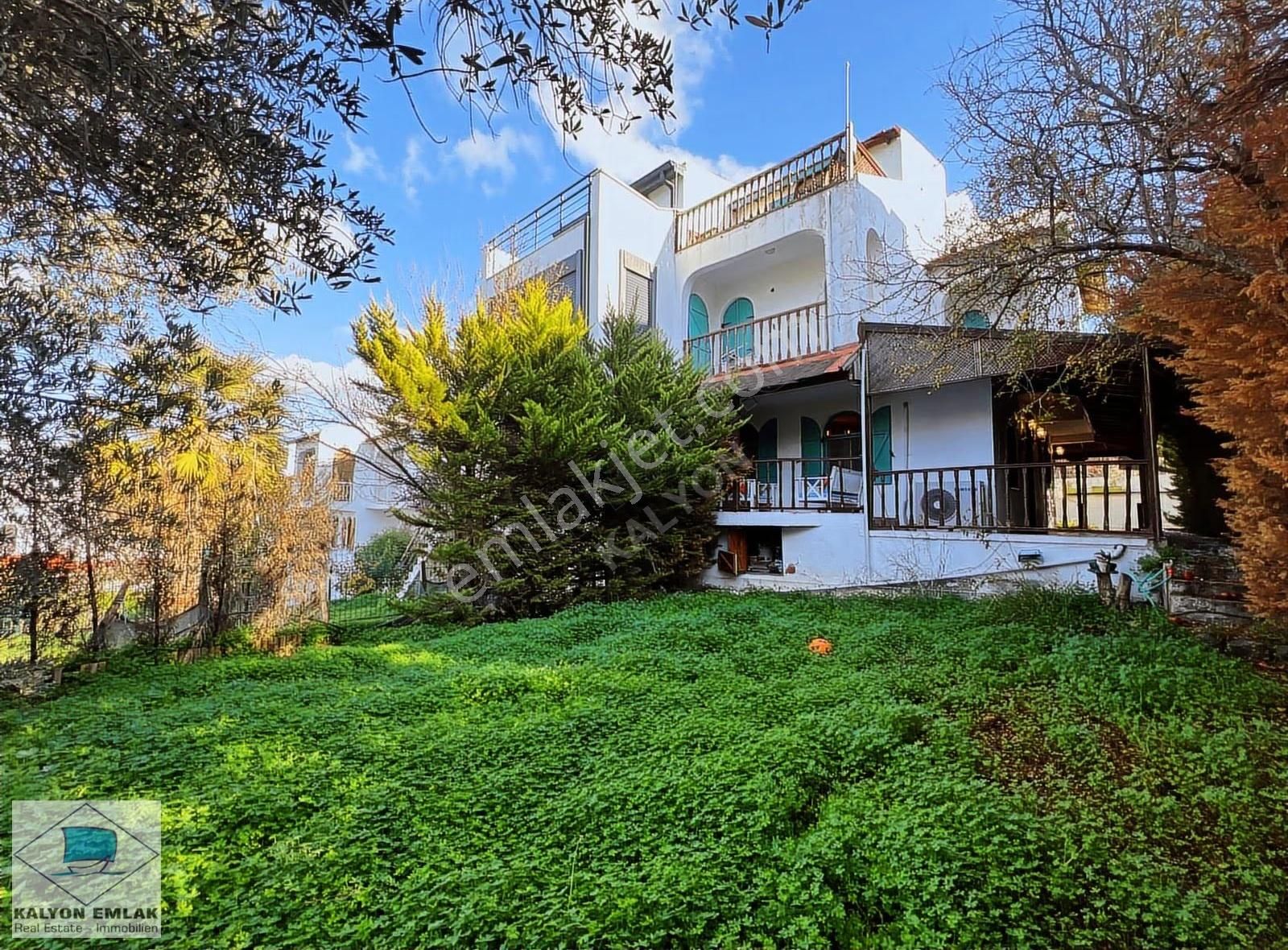 Ildırı Körfez Sitesi'nde Panoramik Deniz Manzaralı Triplex Villa - Görsel 19