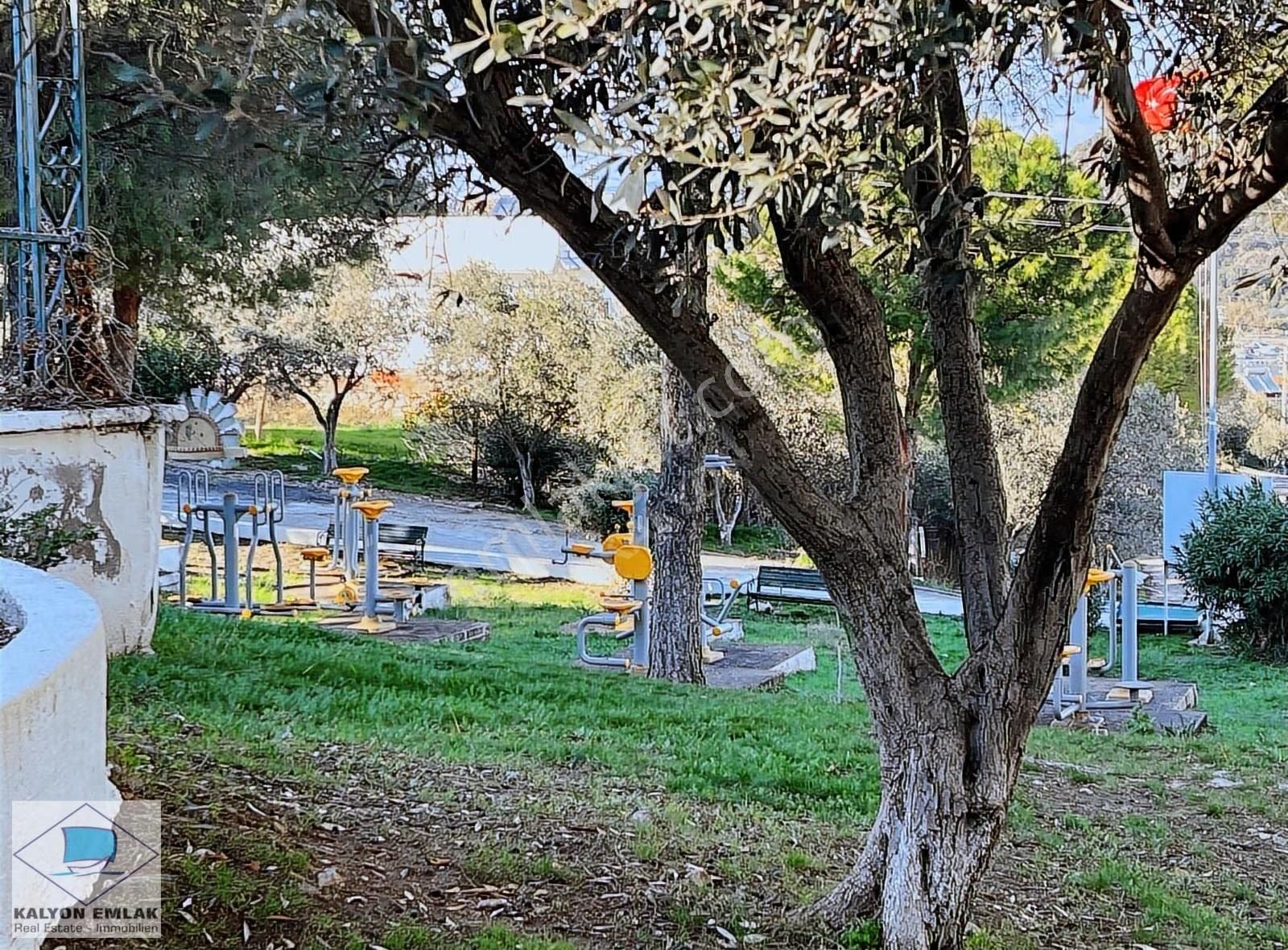 Ildırı Körfez Sitesi'nde Panoramik Deniz Manzaralı Triplex Villa - Görsel 20