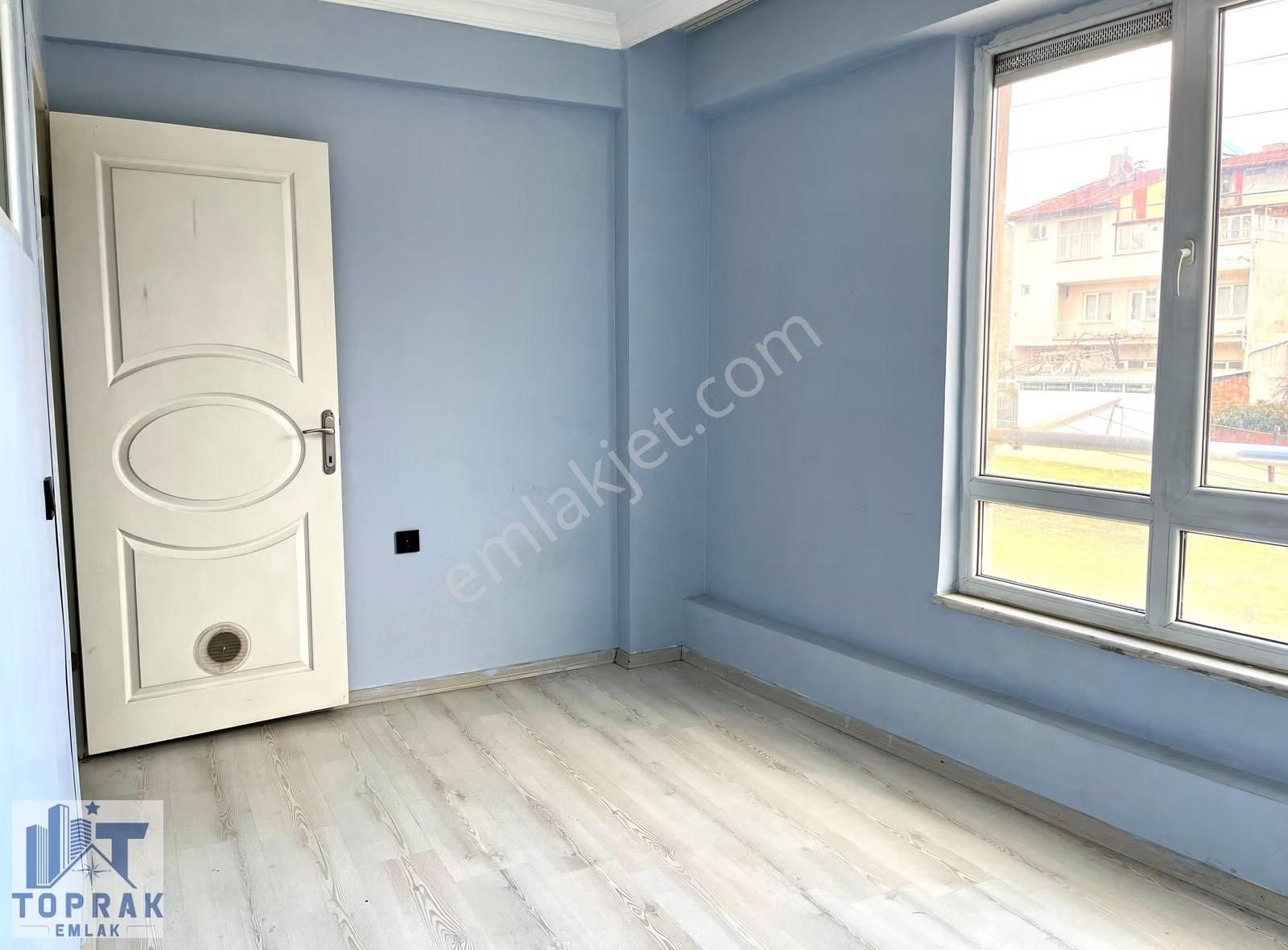 Toprak Emlaktan Cuma Pazarı Ve Aü Cuma Kapısı Yakını Kiralık 1+1 - Görsel 11